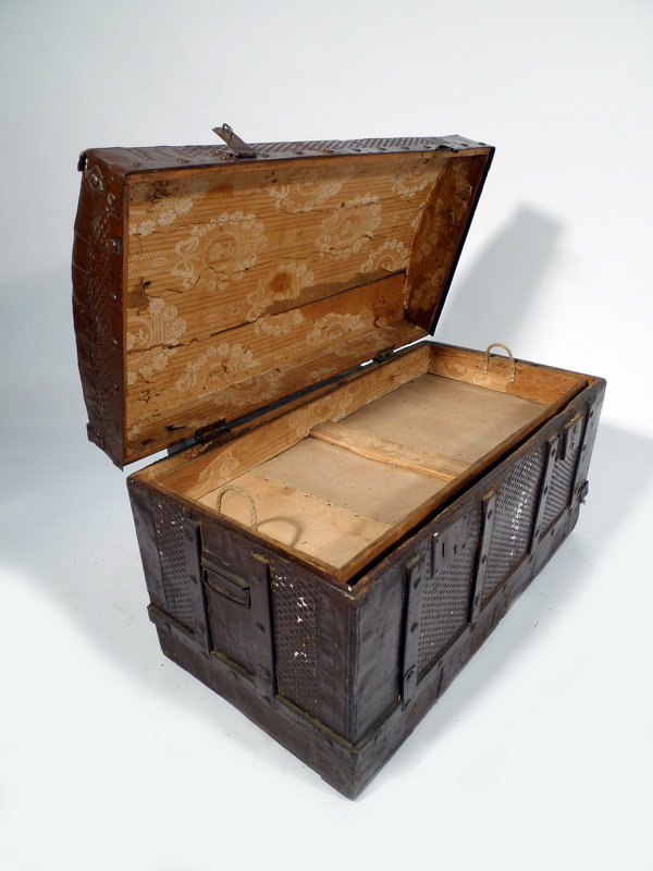 baul madera metal estante interior 49x84x43 (36eu.) 1u